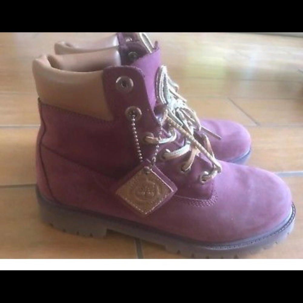 Burgundy Timberlands !!